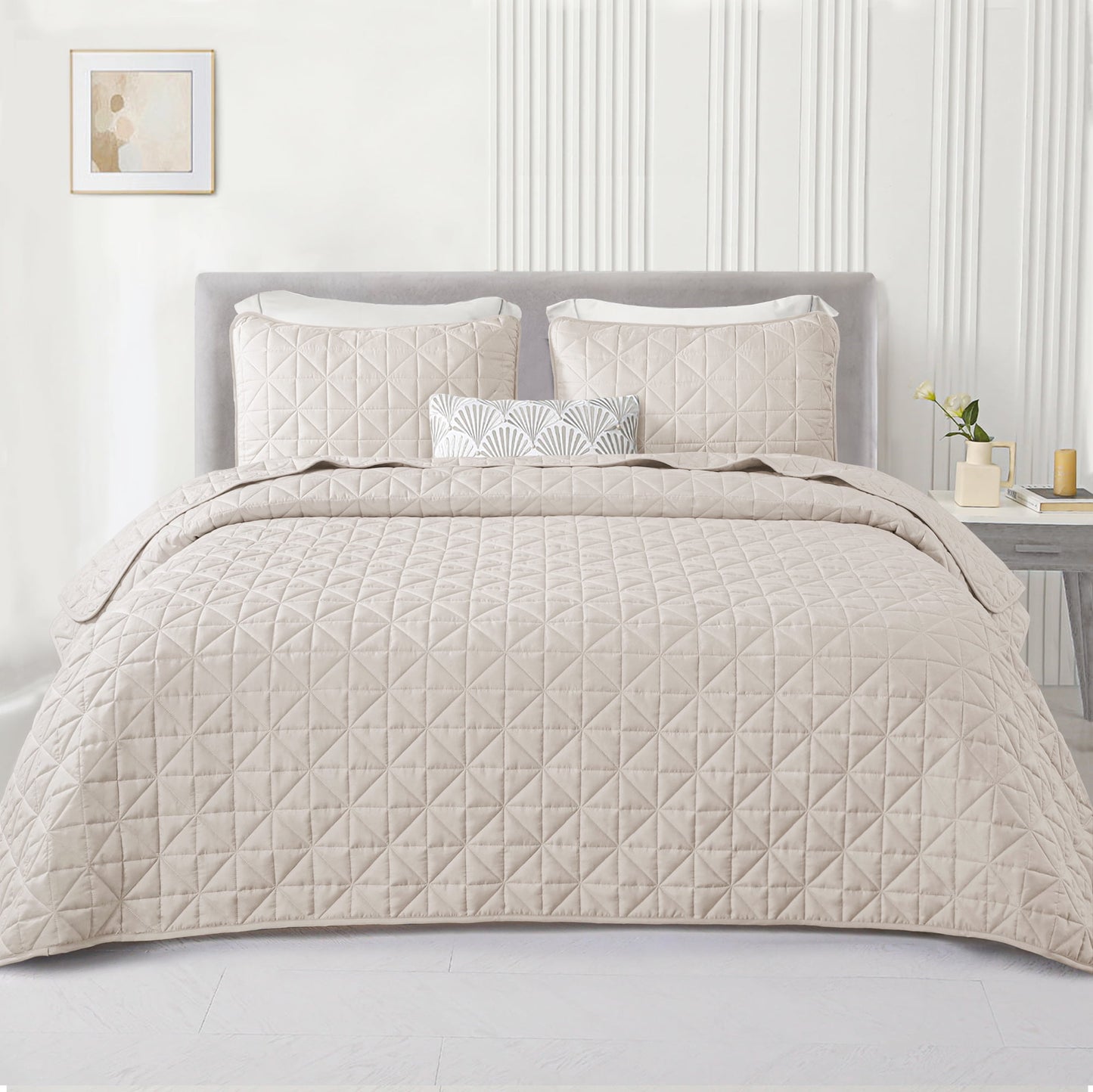 Exclusivo Mezcla Queen Quilt Bedding Set for All Seasons, Lightweight Soft Brich Beige Quilts Queen Size Bedspreads Coverlets Bed Cover with Geometric Stitched Pattern, (1 Quilt, 2 Pillow Shams)