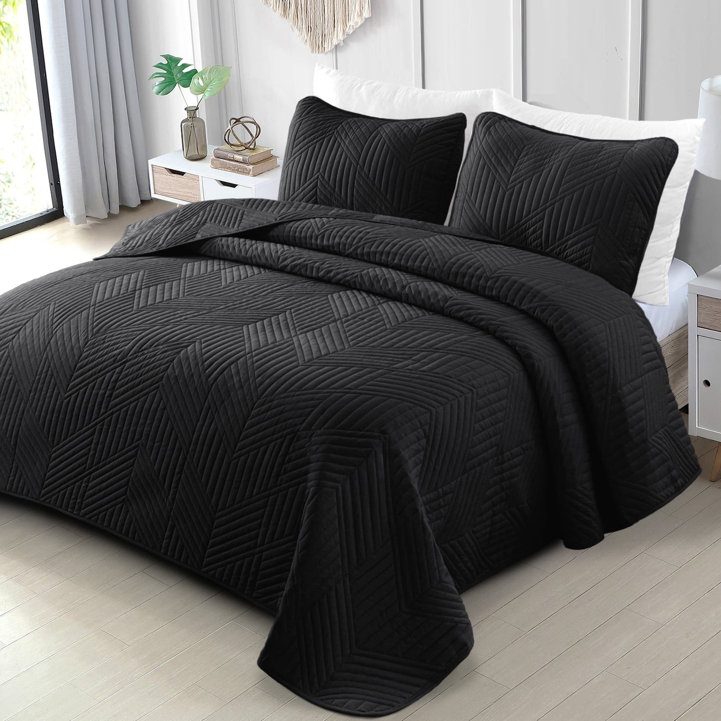 Exclusivo Mezcla Ultrasonic Full Queen Quilt Bedding Set, Lightweight Black Bedspreads Soft Modern Geometric Coverlet Set for All Seasons (1 Quilt and 2 Pillow Shams)