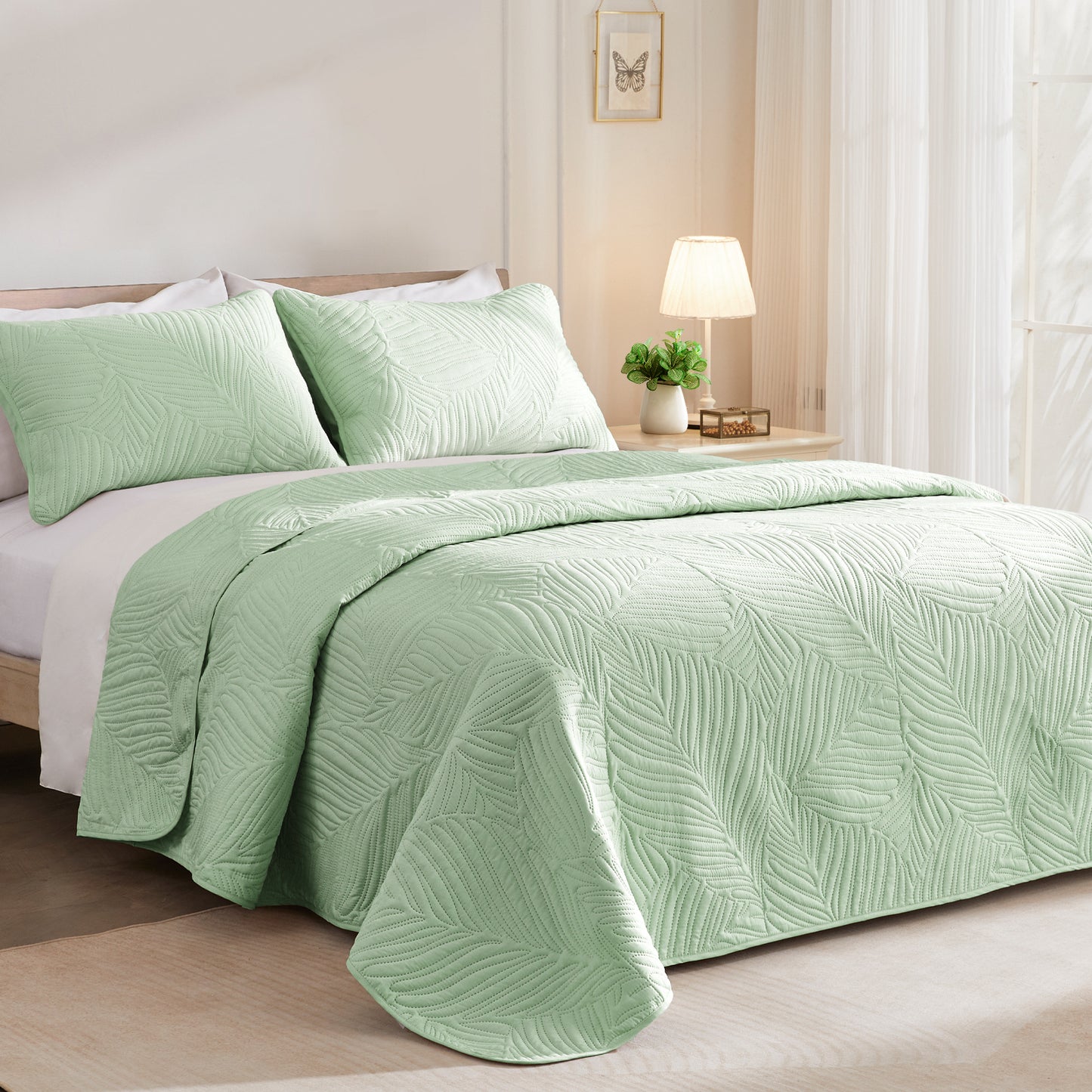 Exclusivo Mezcla Ultrasonic King Size Quilt Set Sage Green, 3 Pieces Lightweight Bedspread Leaf Pattern Bed Cover Soft Microfiber Coverlet Bedding Set for All Seasons