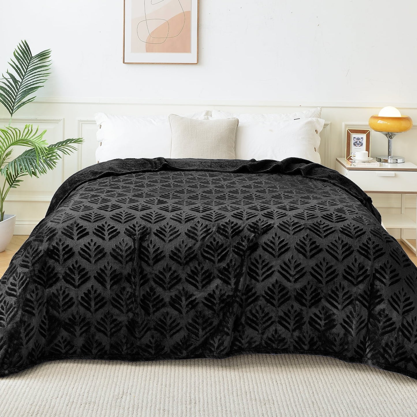 Exclusivo Mezcla Queen size Fleece Blanket for Bed, Super Soft and Warm Black Blankets for All Seasons, Plush Fuzzy and Thick Flannel Fleece Bed Blanket, 90x90 Inch