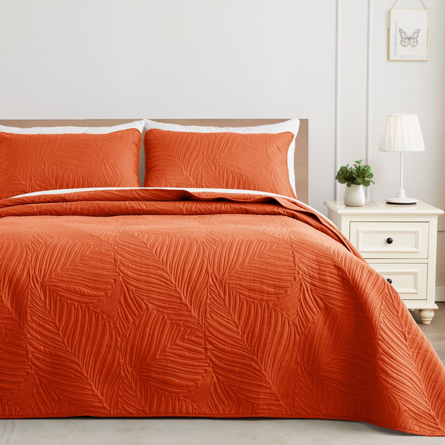 Exclusivo Mezcla Ultrasonic King Size Quilt Set Burnt Orange, 3 Pieces Lightweight Bedspread Leaf Pattern Bed Cover Soft Microfiber Coverlet Bedding Set for All Seasons