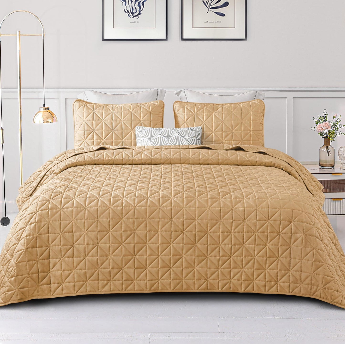 Exclusivo Mezcla King Size Quilt Bedding Set for All Seasons, Lightweight Soft Camel Quilts King Size Bedspreads Coverlets Bed Cover with Geometric Stitched Pattern, (1 Quilt, 2 Pillow Shams)