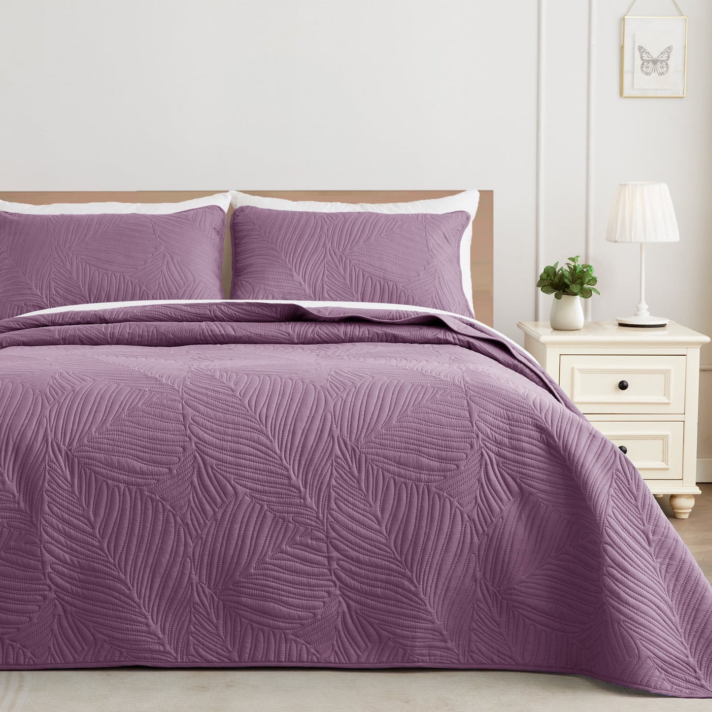 Exclusivo Mezcla Ultrasonic California King Size Quilt Set Dusty Lavender, 3 Pieces Lightweight Bedspread Leaf Pattern Bed Cover Soft Microfiber Coverlet Bedding Set for All Seasons