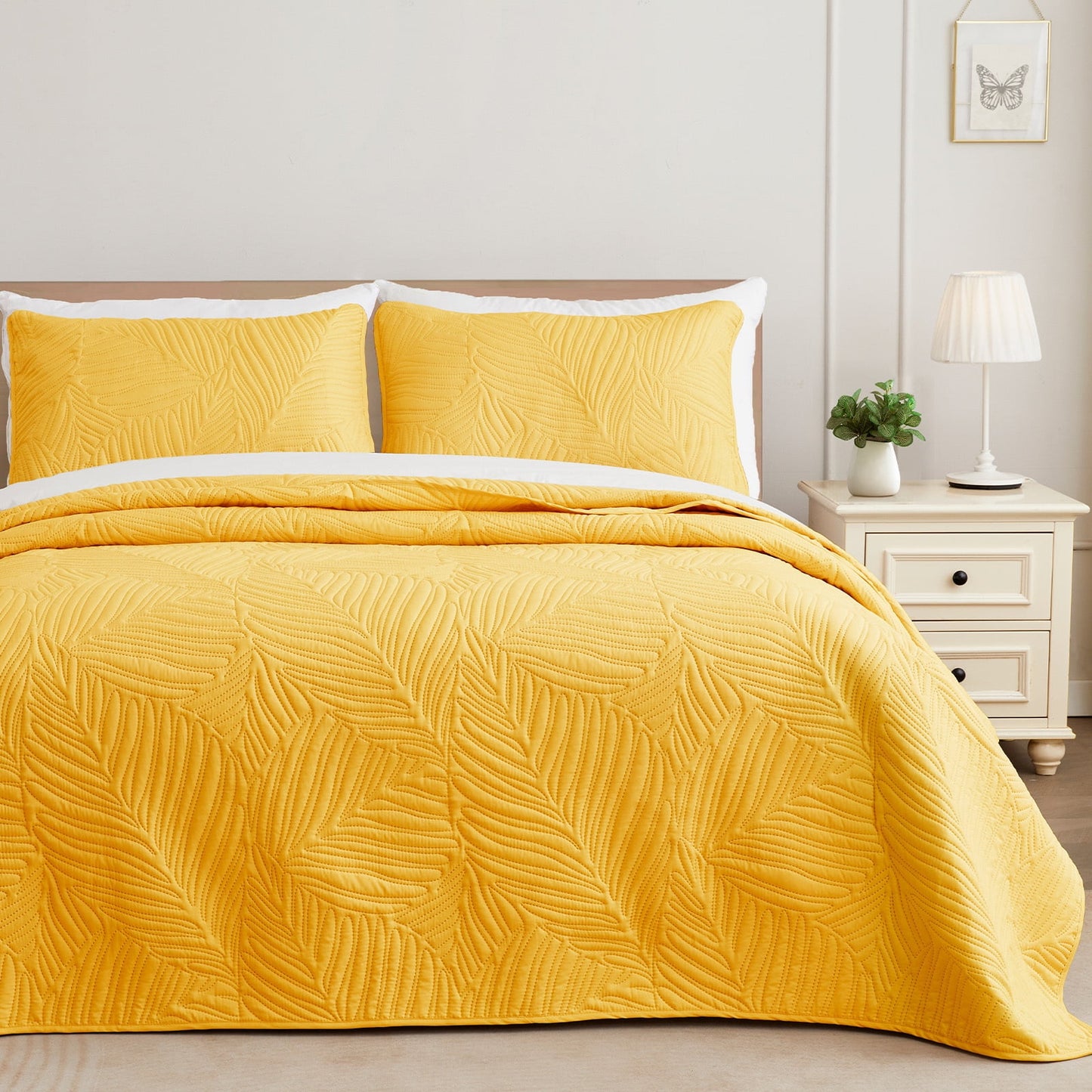 Exclusivo Mezcla Full Queen Quilt Set Yellow, Lightweight Bedspread Leaf Pattern Bed Cover Soft Coverlet Bedding Set(1 Quilt, 2 Pillow Shams)