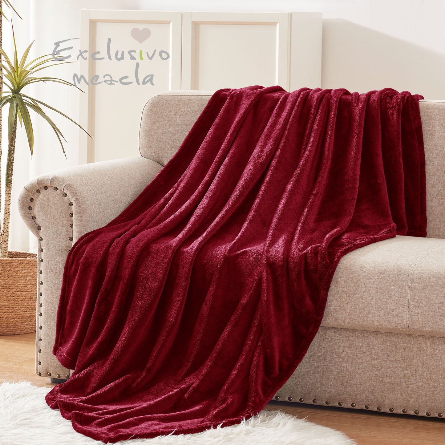 Exclusivo Mezcla Fleece Throw Blanket for Couch/Sofa/Bed,Plush Soft Blankets and Throws,Lightweight and Cozy-50" x 60" (Burgundy)
