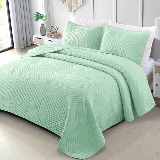 Exclusivo Mezcla Ultrasonic King Quilt Bedding Set, Lightweight Sage Green Bedspreads Soft Modern Geometric Coverlet Set for All Seasons (1 Quilt and 2 Pillow Shams)