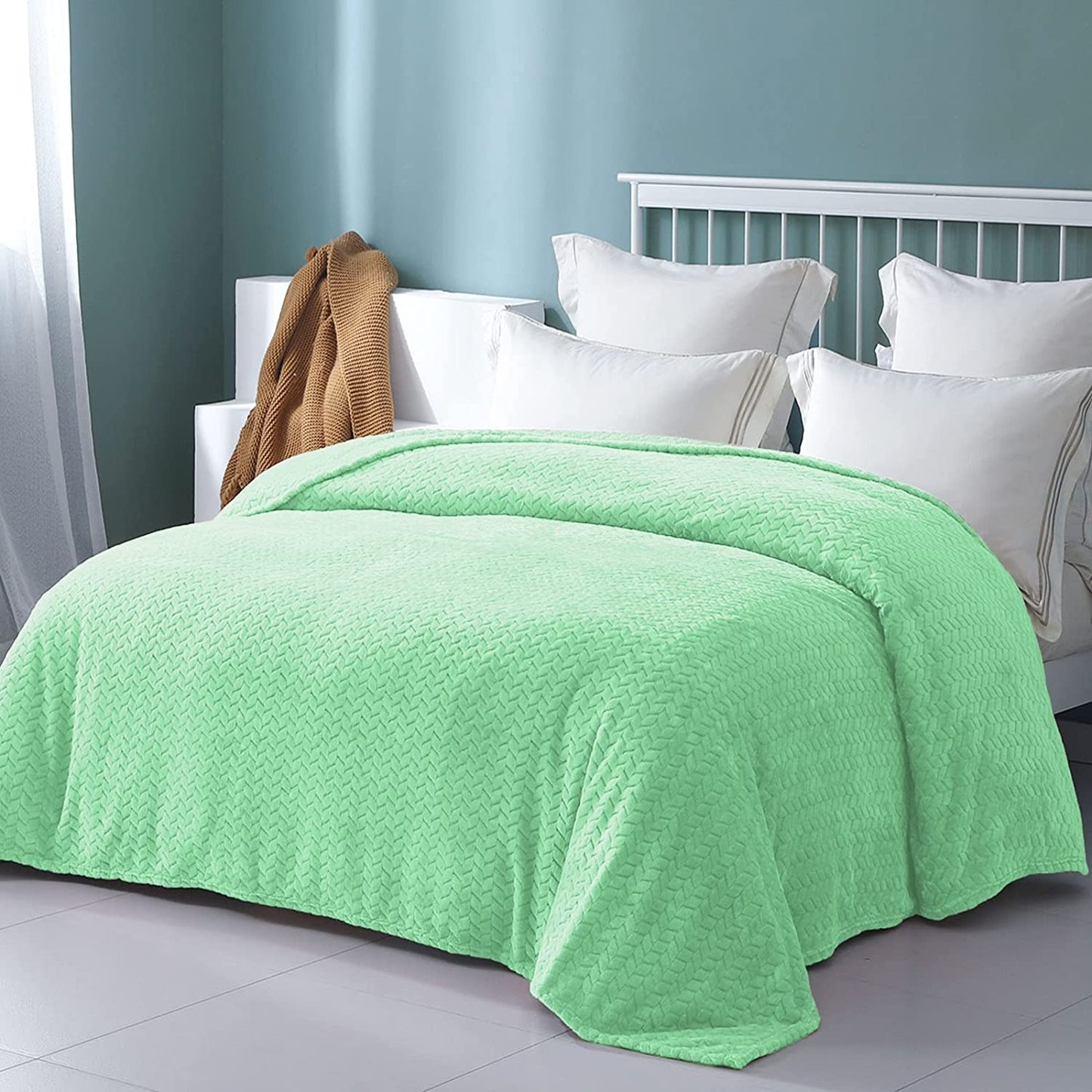 Exclusivo Mezcla King Size Flannel Fleece Blanket, 90x104 Inches Soft Jacquard Weave Leaves Pattern Velvet Plush Blanket for Bed, Cozy, Warm, Lightweight and Decorative Mint Blanket