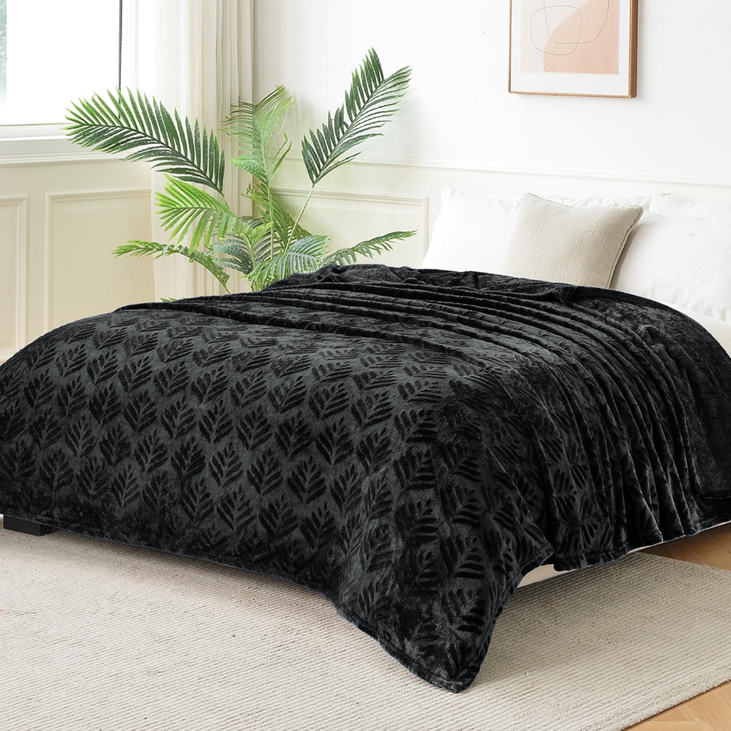 Exclusivo Mezcla King size Fleece Blanket for Bed, Super Soft and Warm Black Blankets for All Seasons, Plush Fuzzy and Thick Flannel Fleece Bed Blanket, 90x104 Inch
