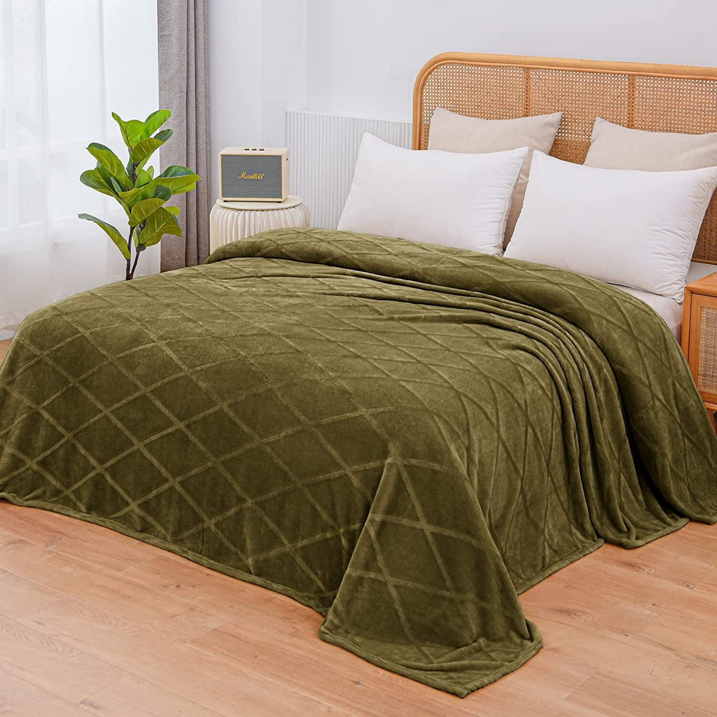 Exclusivo Mezcla Queen Size Flannel Fleece Blanket, 90x90 Inches Soft Diamond Geometry Pattern Velvet Plush Blanket for Bed, Cozy, Warm, Lightweight and Decorative Olive Green Blanket