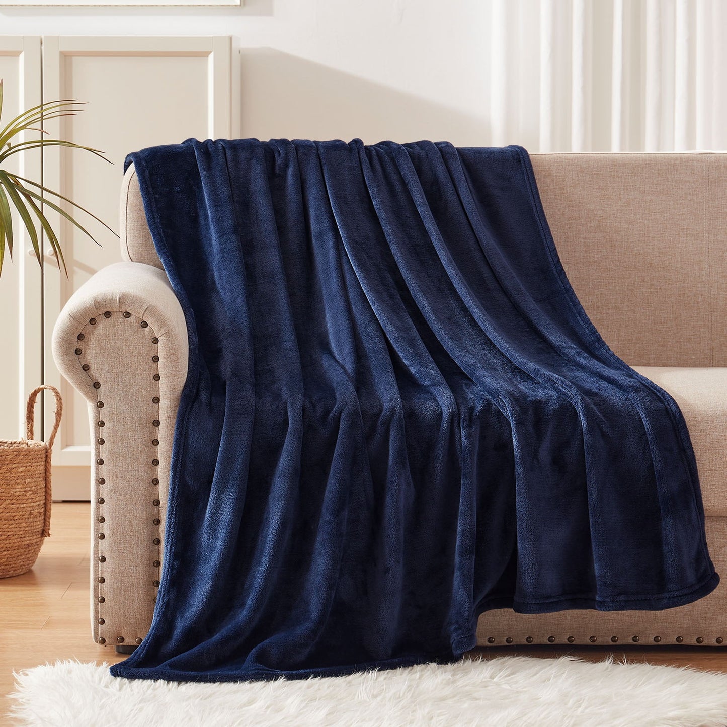Exclusivo Mezcla Flannel Fleece Velvet Plush Soft Throw Blanket – 50" x 60" ( Navy Blue)