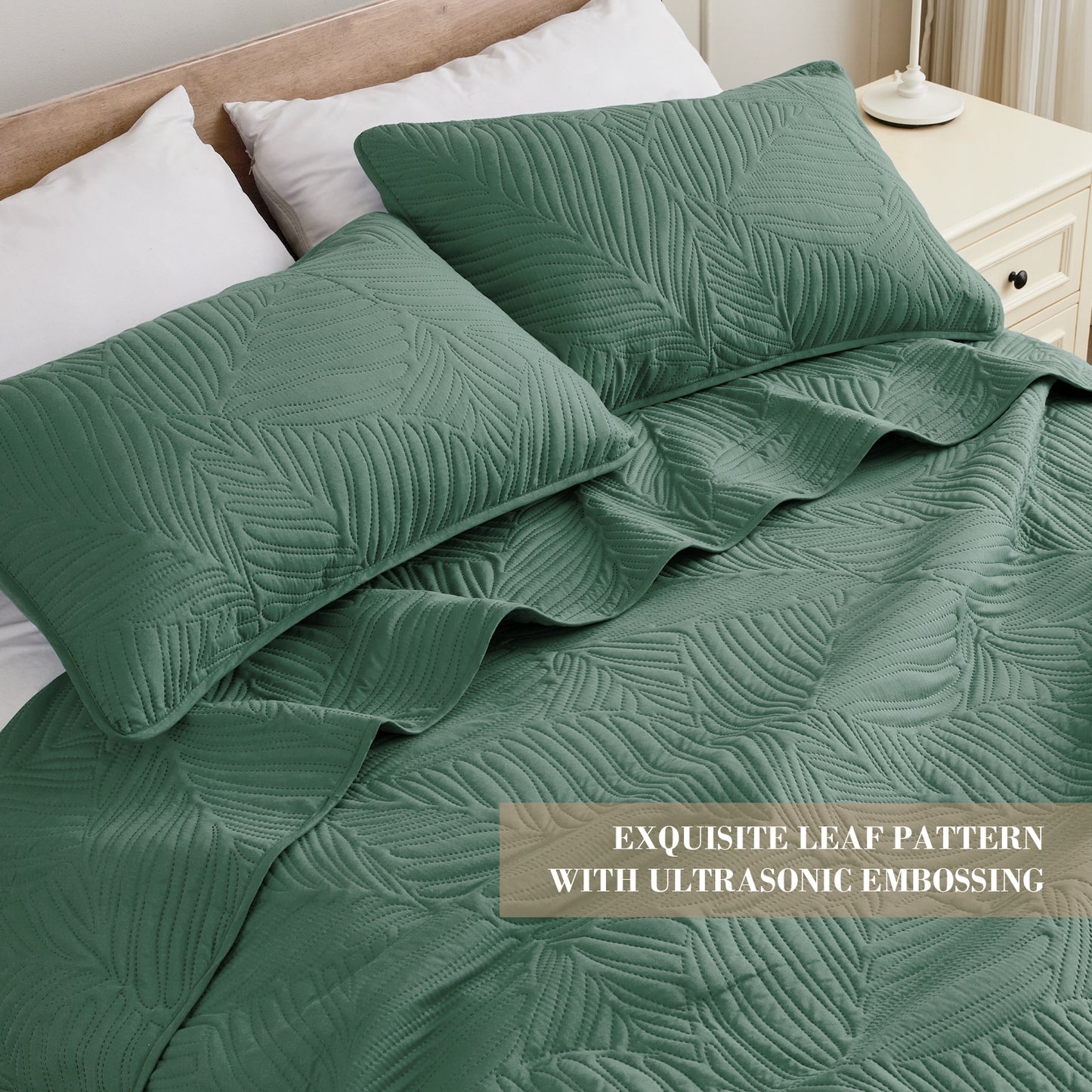 Exclusivo Mezcla King Quilt Set Green, Lightweight Bedspread Leaf Pattern Bed Cover Soft Coverlet Bedding Set(1 Quilt, 2 Pillow Shams)