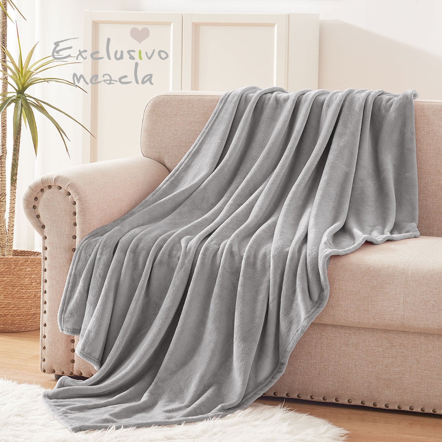 Exclusivo Mezcla Fleece Throw Blanket for Couch/Sofa/Bed,Plush Soft Blankets and Throws,Lightweight and Cozy-50" x 60" (Light Grey )