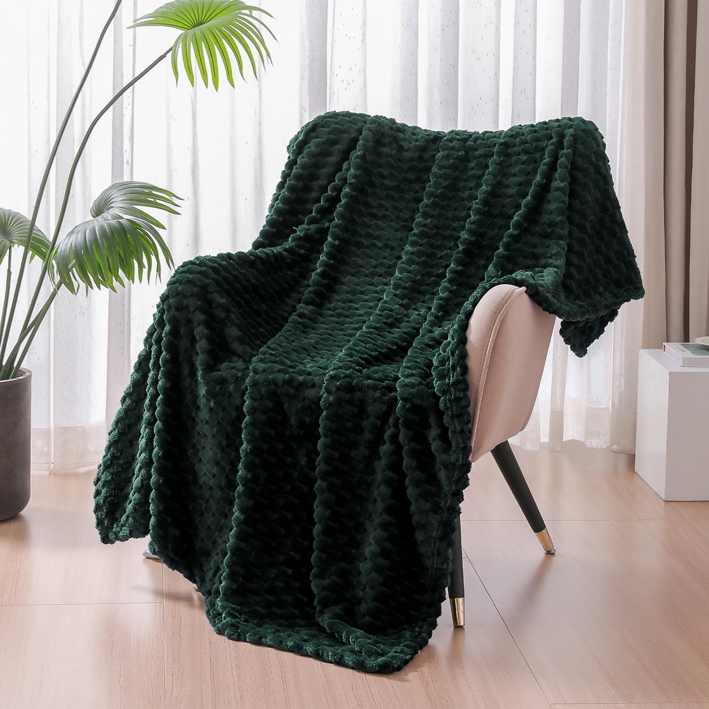 Exclusivo Mezcla Large Soft Fleece Throw Blanket, 50x70 Inches Stylish Jacquard Throw Blanket for Couch, Cozy, Warm, Lightweight and Decorative Forest Green Blanket