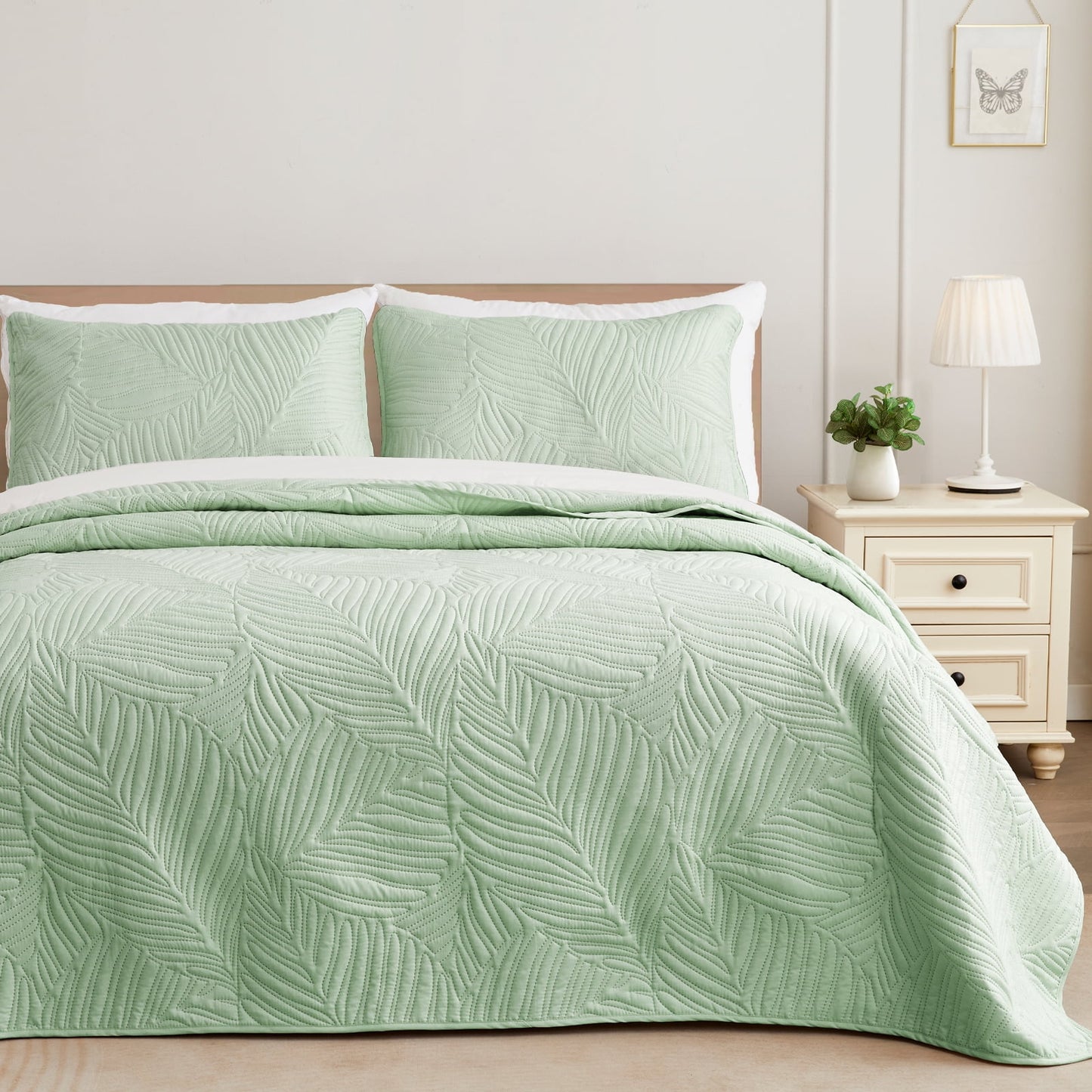 Exclusivo Mezcla Ultrasonic King Size Quilt Set Sage Green, 3 Pieces Lightweight Bedspread Leaf Pattern Bed Cover Soft Microfiber Coverlet Bedding Set for All Seasons