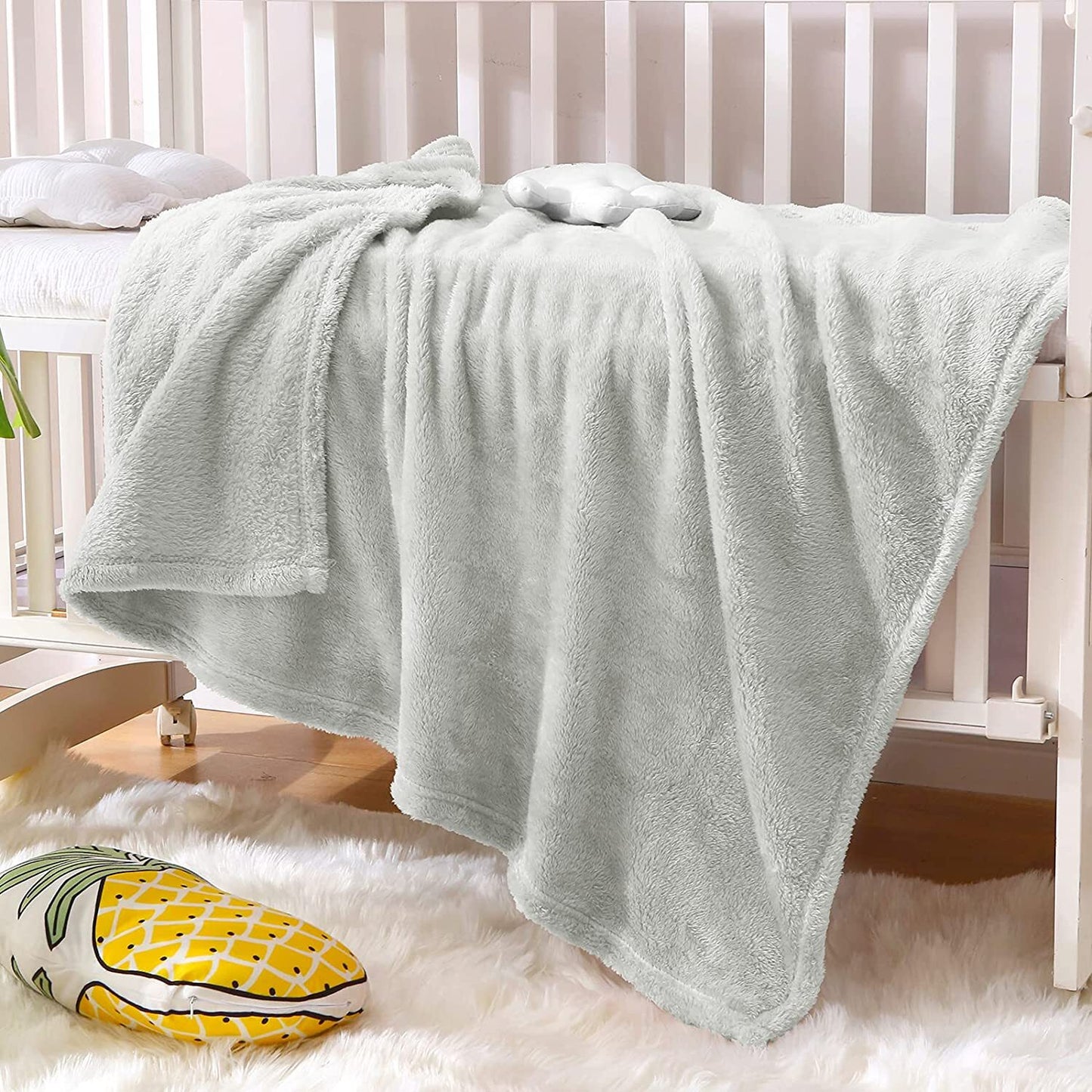 Exclusivo Mezcla Plush Baby Blanket, Soft and Warm Swaddle Throw Blanket, Infant, Newborn, Toddler and Kids Receiving Fleece Blankets for Crib Stroller (40x50 inches, Light Grey)