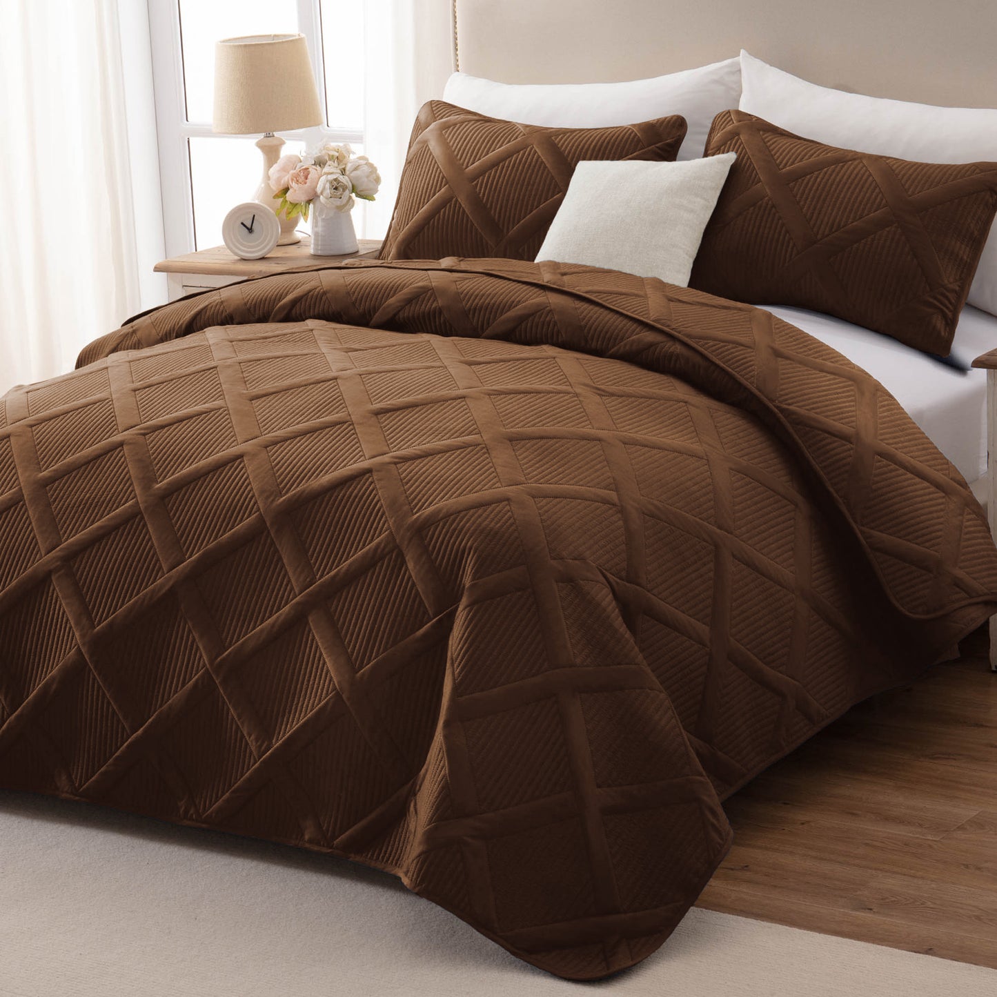 Exclusivo Mezcla Ultrasonic Twin/ Twin XL Quilt Set, Lightweight Bedspreads Modern Striped Coverlet with 1 Pillow Sham, Brown