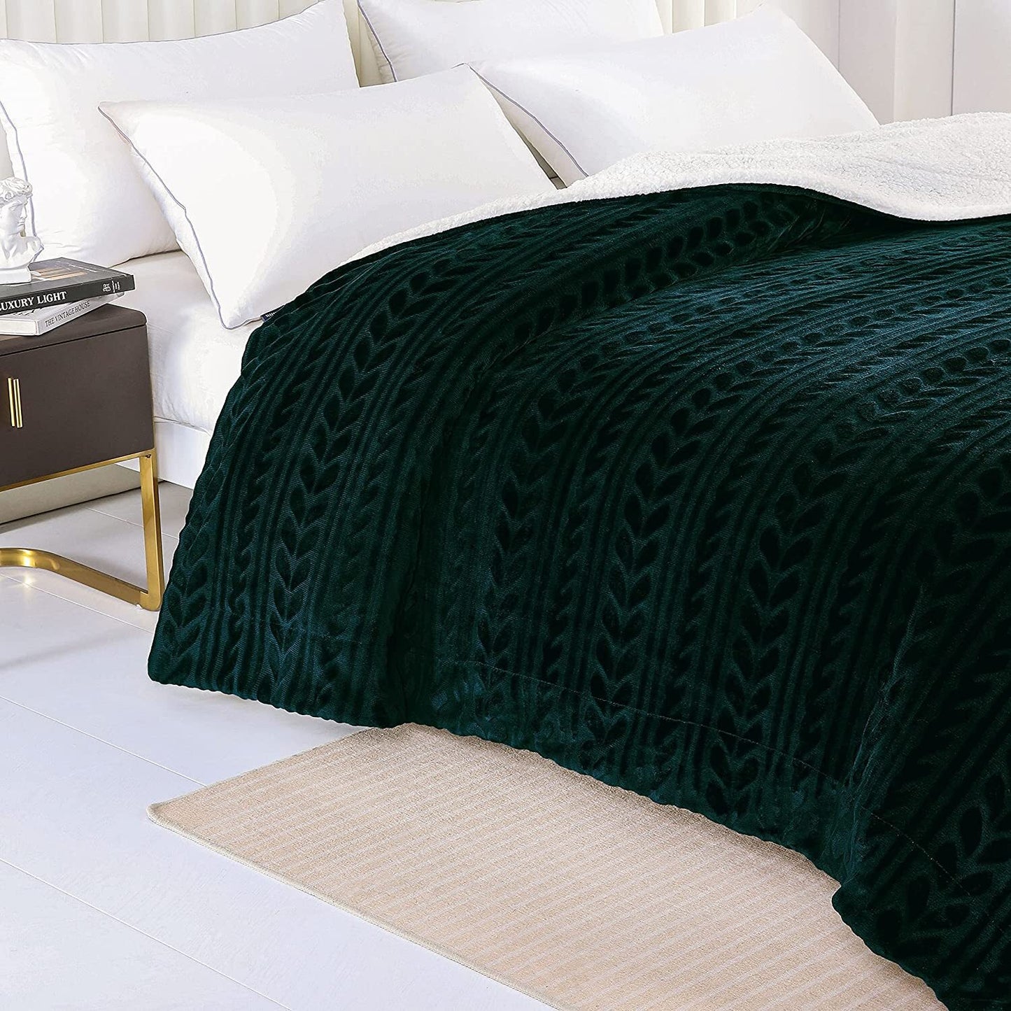 Exclusivo Mezcla Twin Size Sherpa Fleece Bed Blanket, Ultra Soft and Warm Reversible Velvet Blankets for Bed Couch Sofa 90x66 inches, Forest Green