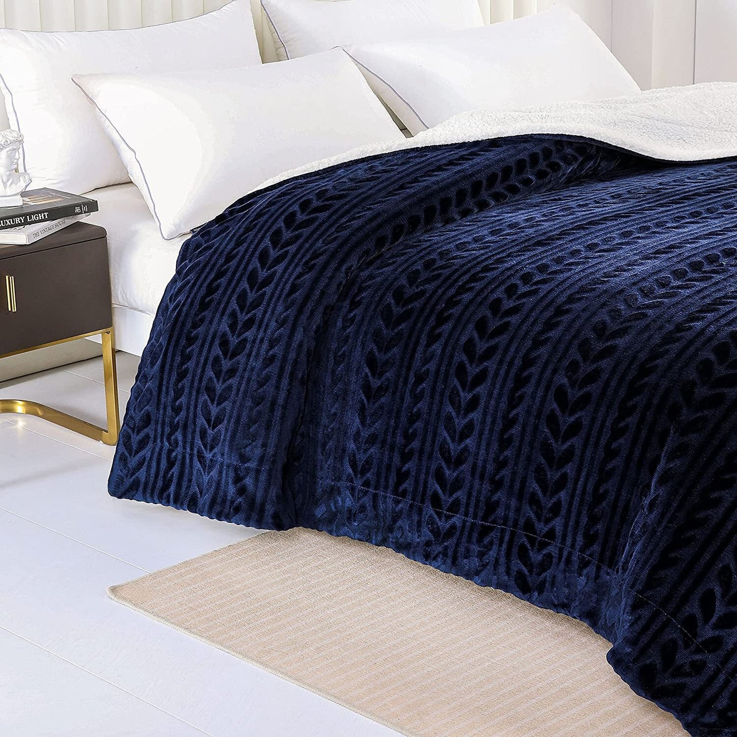 Exclusivo Mezcla Queen Size Sherpa Fleece Bed Blanket, Ultra Soft and Warm Reversible Velvet Blankets for Bed Couch Sofa 90x90 inches, Navy Blue