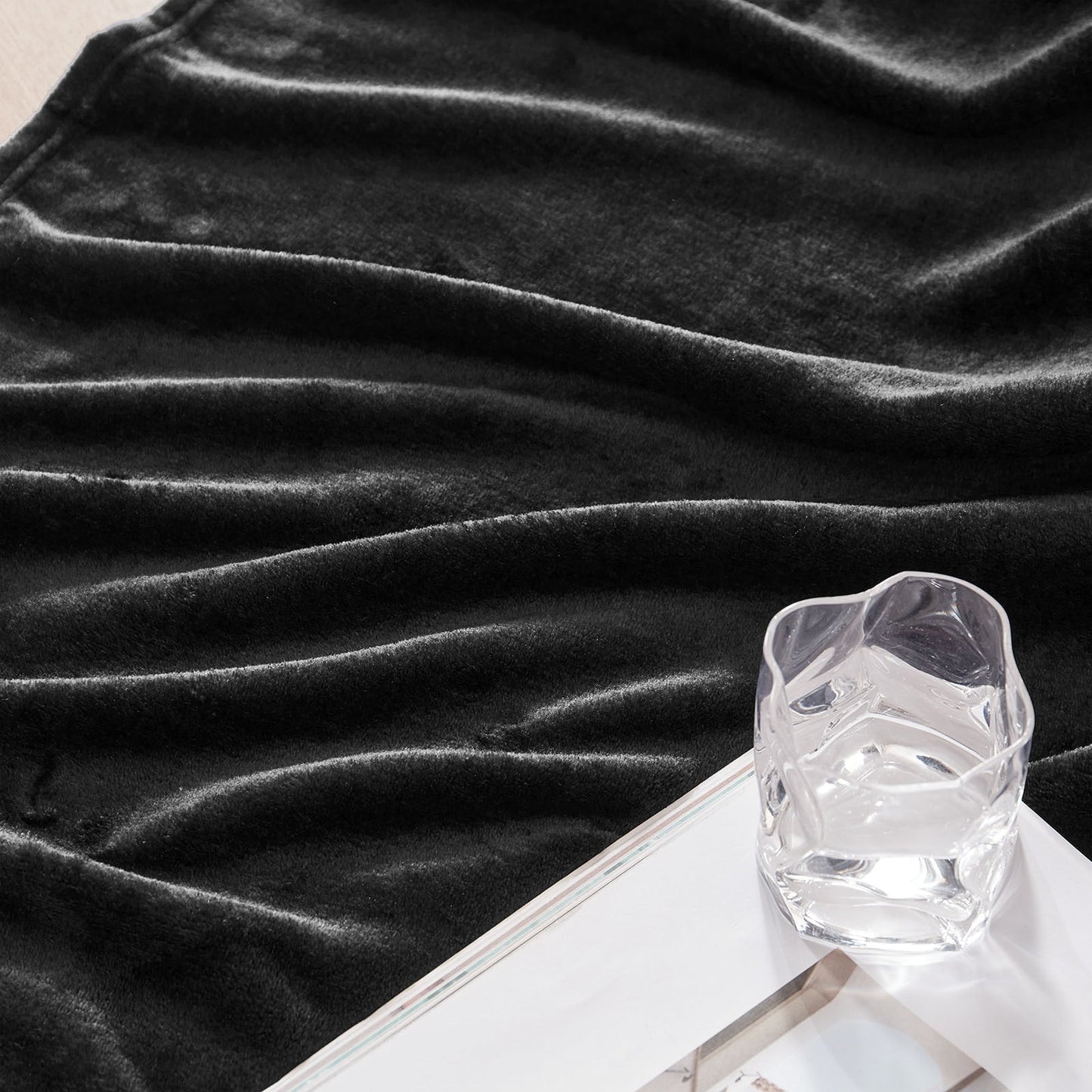 Exclusivo Mezcla Large Flannel Fleece Velvet Plush Throw Blanket - 50" x 60" (Black)