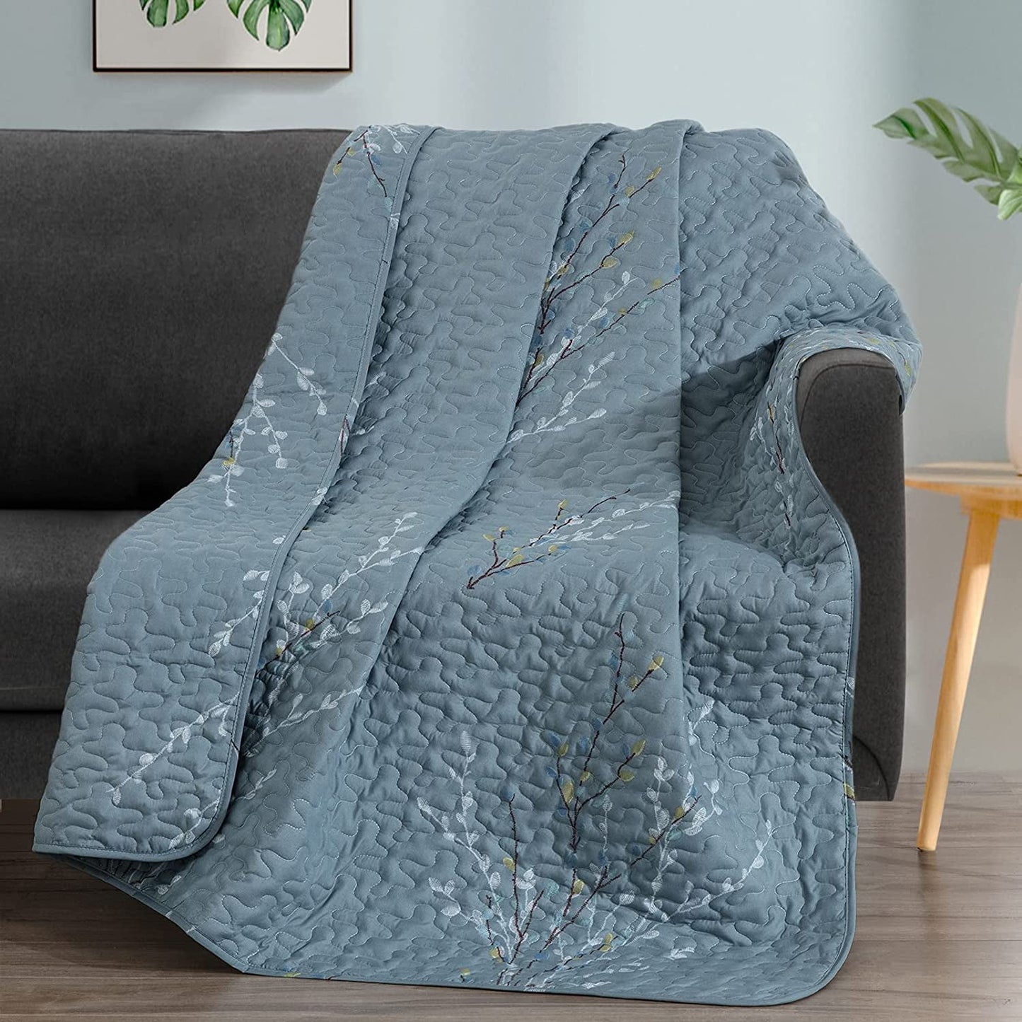 Exclusivo Mezcla Microfiber Quilted Throw Blanket, Flower Pattern Throw Blanket for Bed/ Couch/ Sofa, Soft and Lightweight (50"x 60", Stone Blue)