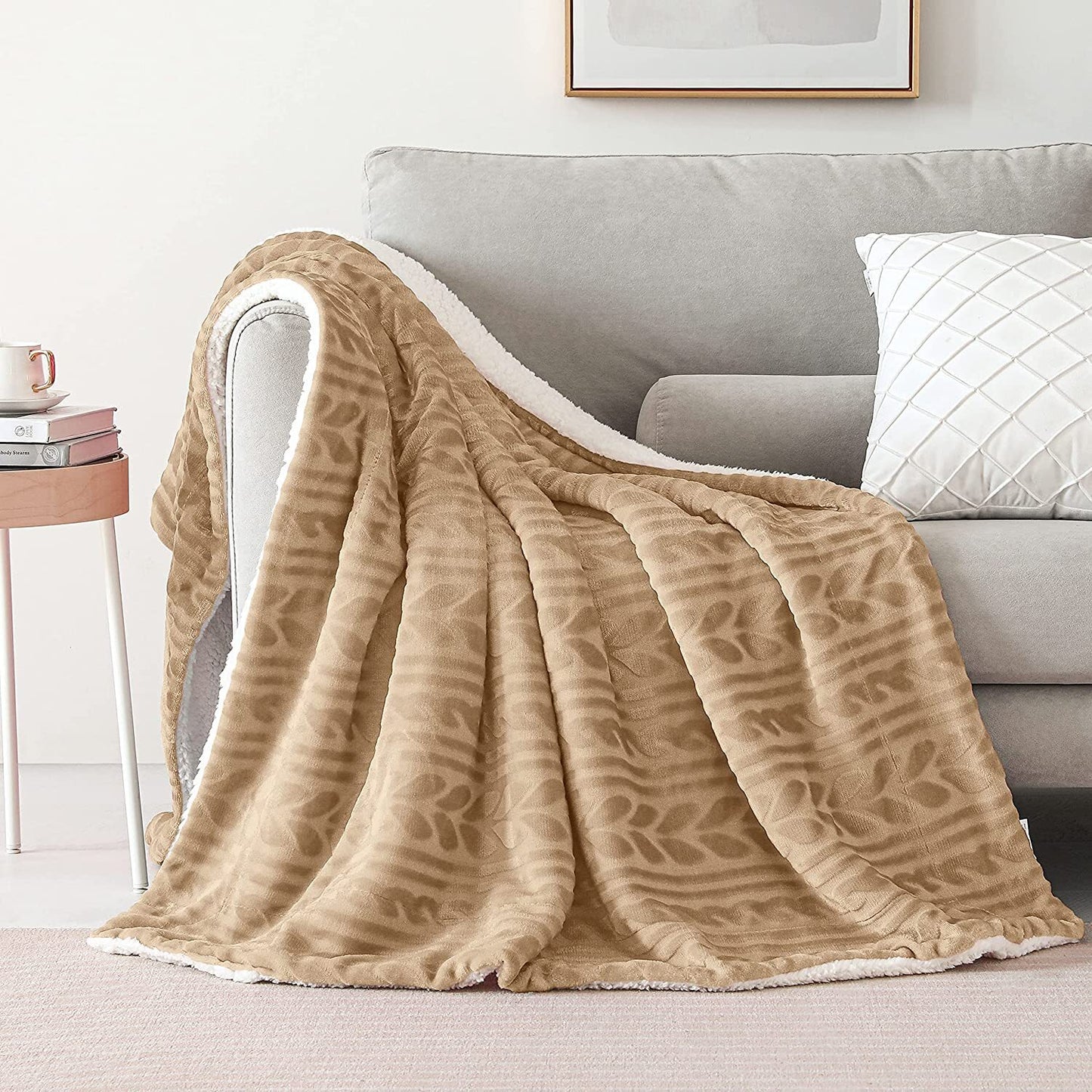 Exclusivo Mezcla 50"x70" Sherpa Fleece Throw Blanket, Reversible Velvet Plush Blankets and Soft Throws for Couch, Sofa, Bed, Super Cozy Thick and Warm, Camel